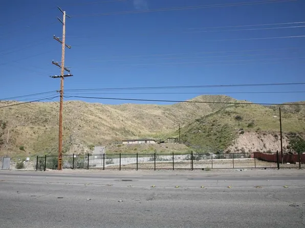 17559 Sierra Hwy, Santa Clarita, CA 91351