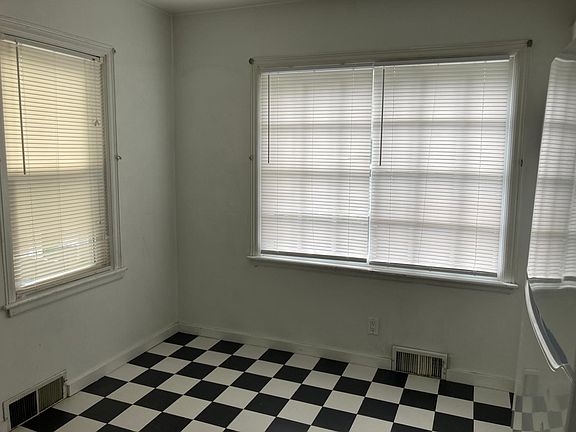 2nd image of 442 Charles St