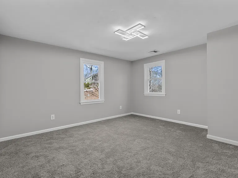 40 Harkness Dr — Photo 24
