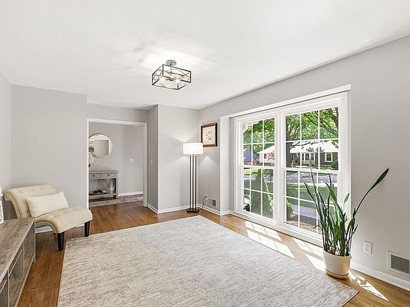 5th image of 2110 W 120th St