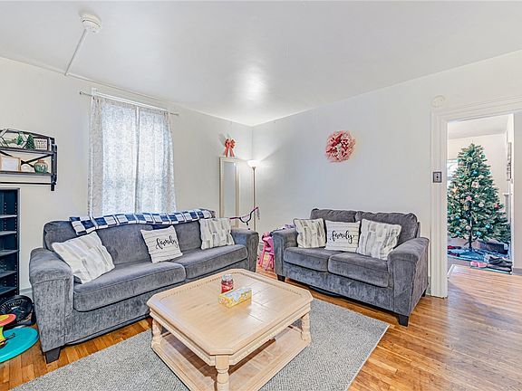 3rd image of 849 Highland Ave