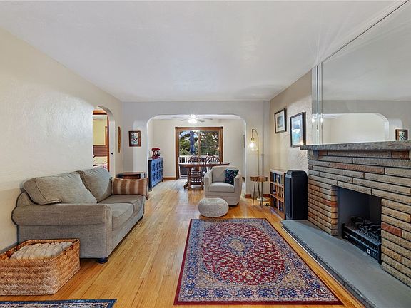 5th image of 4735 Poplar St