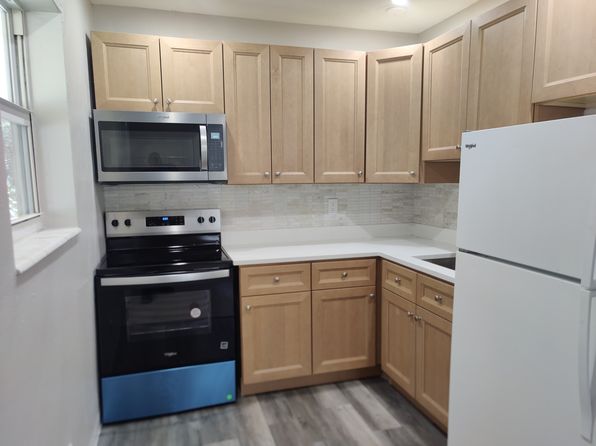 425 SE 23rd St #4