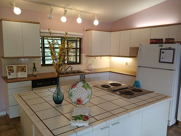 5th image of 15 Penn Manor Ln
