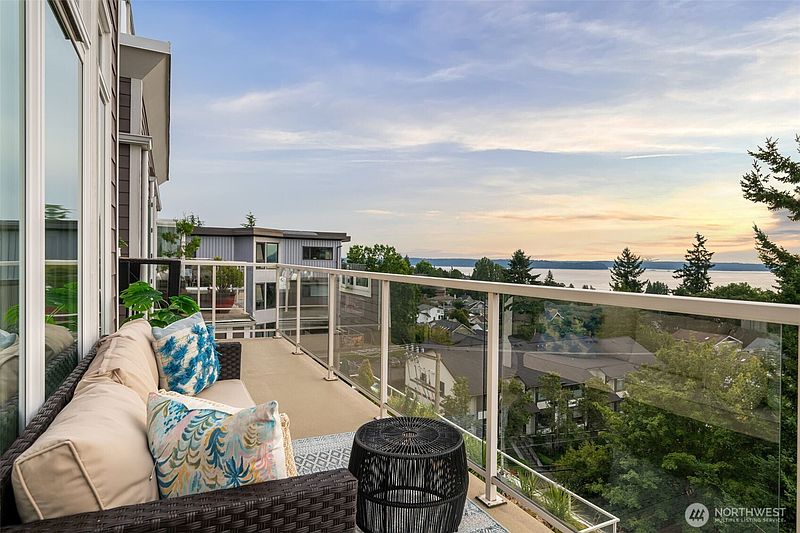 3rd image of 4847 California Avenue SW #605