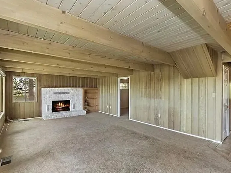 945 N Hospital Rd — Photo 16