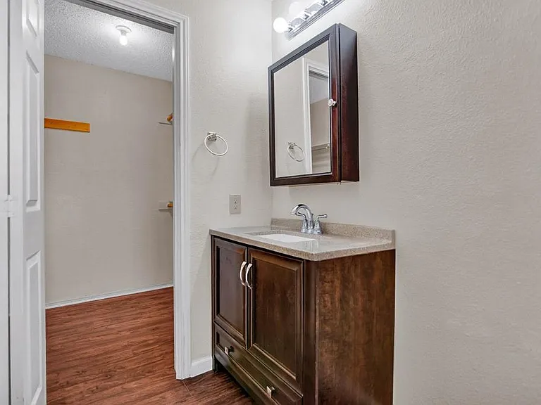 1101 Cresswell Dr — Photo 13