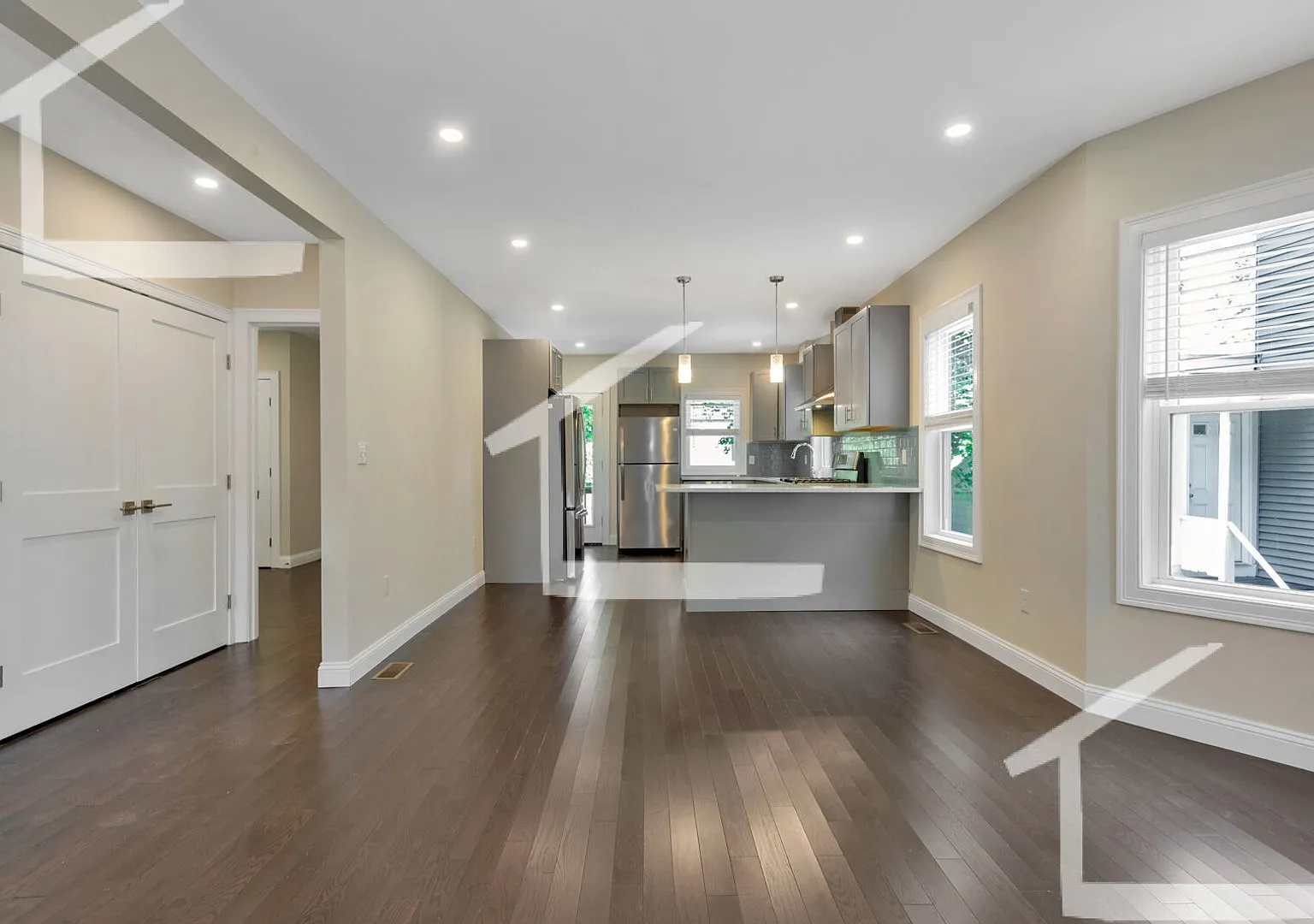 Huge 5 bed in Medford — Photo 3