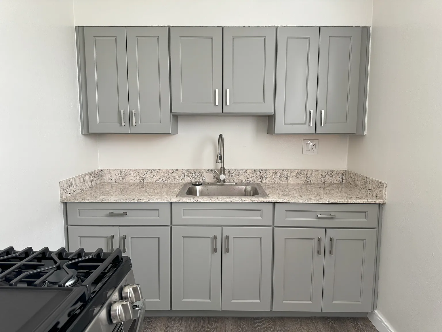 1 bed, 800 sqft, $3,300 — Photo 2