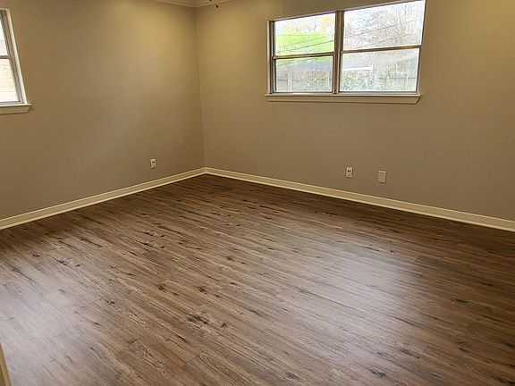 5th image of 1585 Driskill St