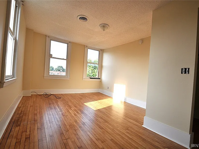 8525 Main St — Photo 17