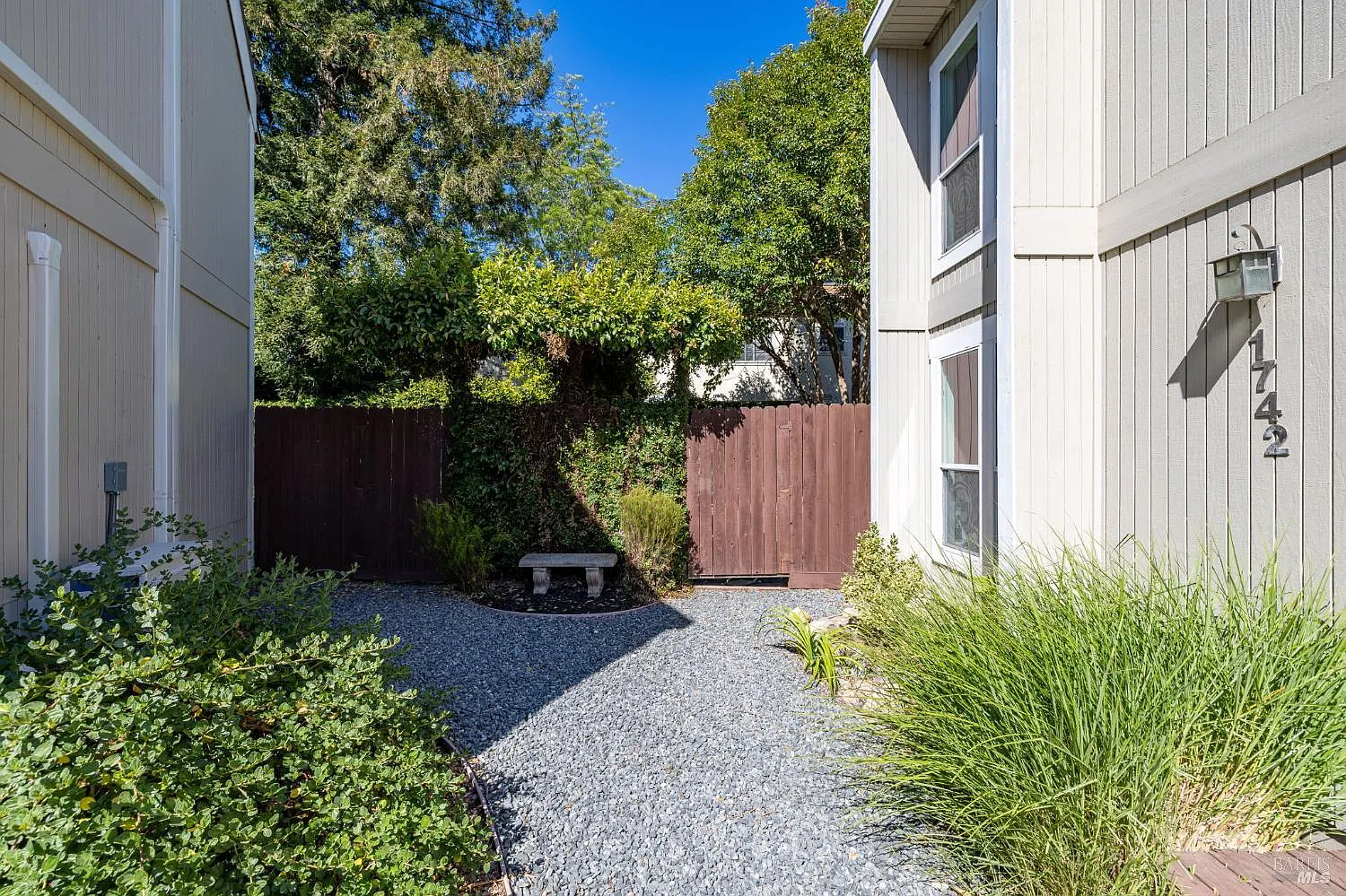 1742 Mission Boulevard - Photo 2