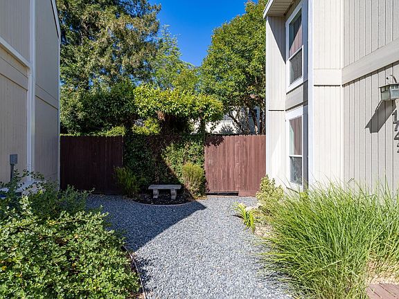 2nd image of 1742 Mission Boulevard