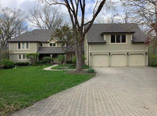 150 Heathrow Ct, Lake Bluff, IL 60044