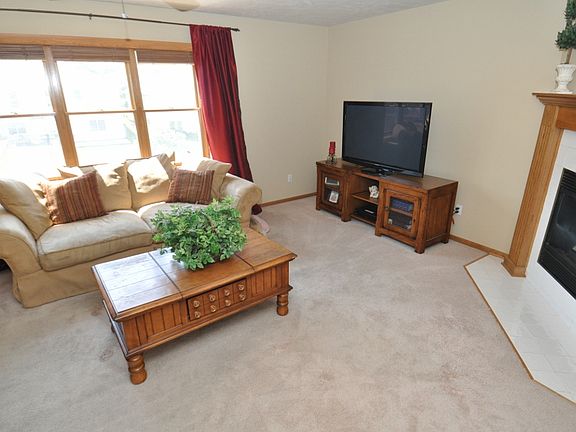2nd image of 231 W Lombard Dr