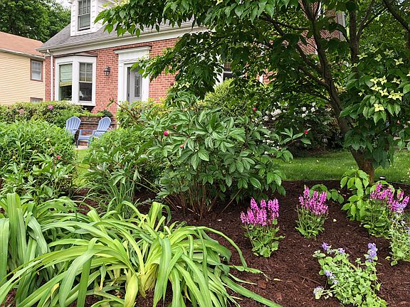 3rd image of 410 Manhattan Ave