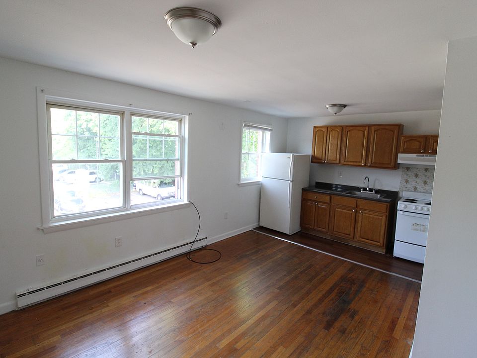 2nd image of 101 Vine St APT 15