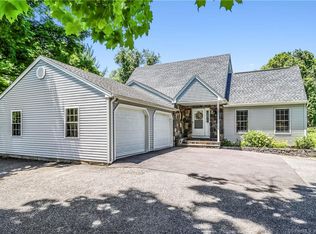 16 Oak Grove Rd, Brookfield, CT 06804