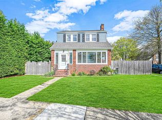 699 De Mott Ave, Baldwin, NY 11510