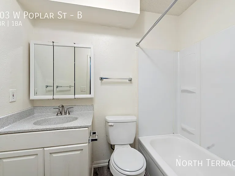 Poplar Place — Photo 32