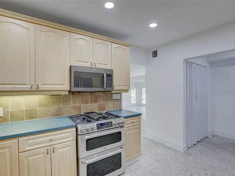 616 SW 11th Ct — Photo 19