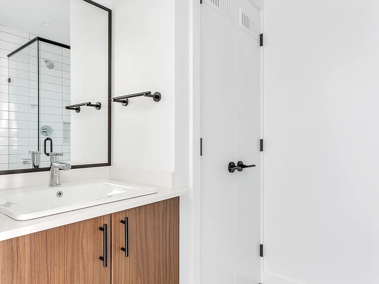 3455 Hastings St E — Photo 55
