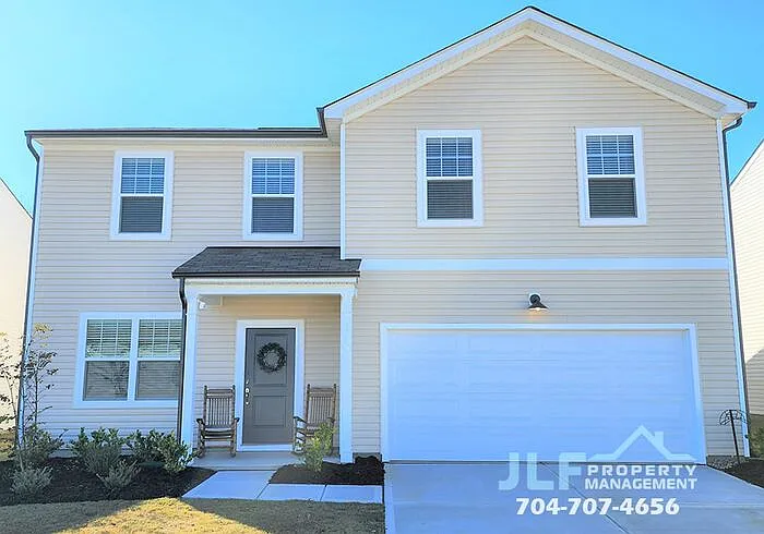 5 bed, 3.0 bath, 2706 sqft, $2,595 — Photo 1