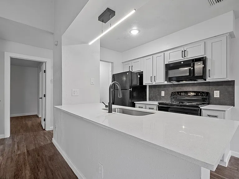 Oakline Apartments — Photo 17