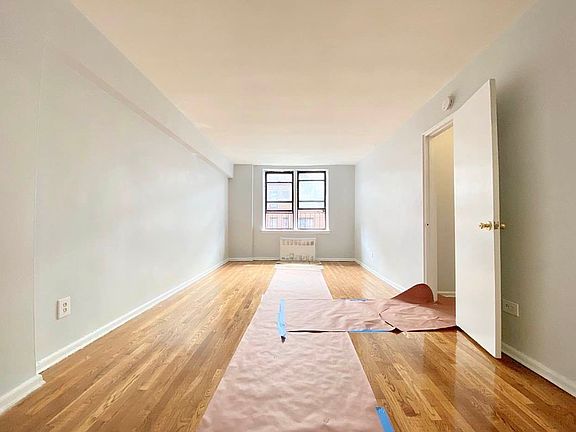 4th image of 130 E 18th St #4J