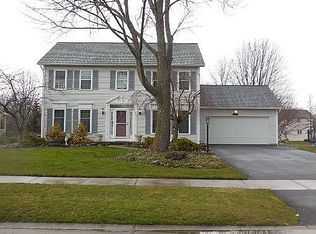 831 Whistlers Cove Ln, Rochester, NY 14612
