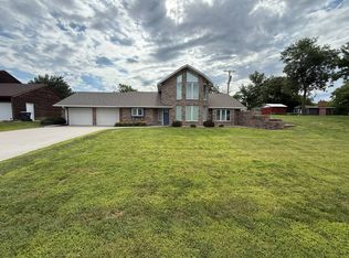 220 N 11th St, Hebron, NE 68370