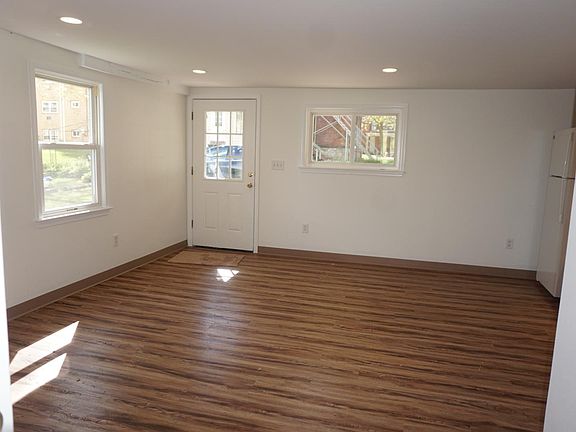 4th image of 319 E Lancaster Ave