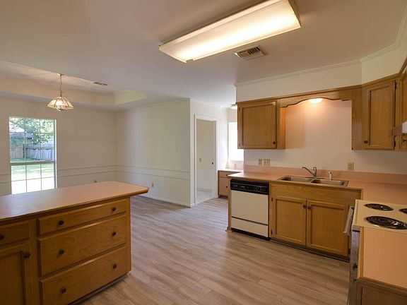 5th image of 204 Asphodel Dr