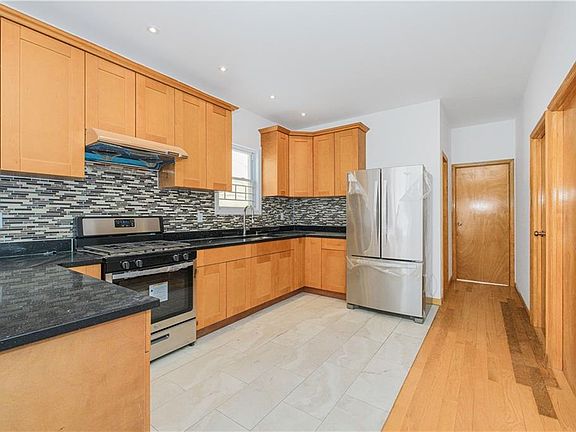 4th image of 2663 Cropsey Ave