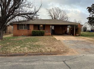 217 S 17th St, Clinton, OK 73601