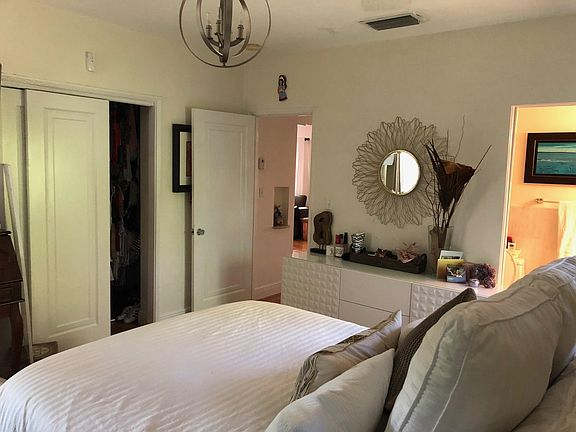 4th image of 5450 Sunset Dr