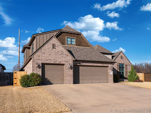 3rd image of 3902 W Tucson Pl