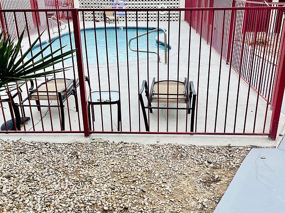3rd image of 5816 Bromley Ave #5