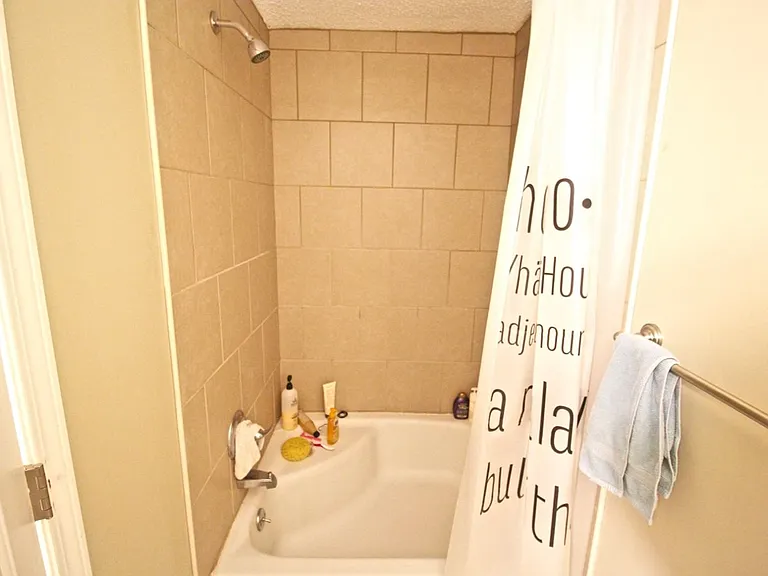 Plaza La Belle Apartments — Photo 66