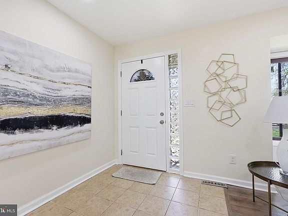 3rd image of 370 Bolton Rd