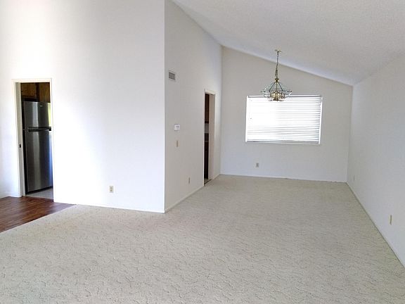 5th image of 14181 Uxbridge St