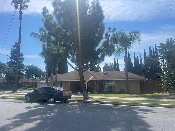 4th image of 15520 Derby Ln