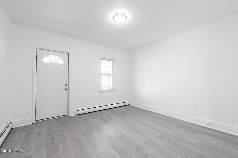 4th image of 556 Clarendon Street