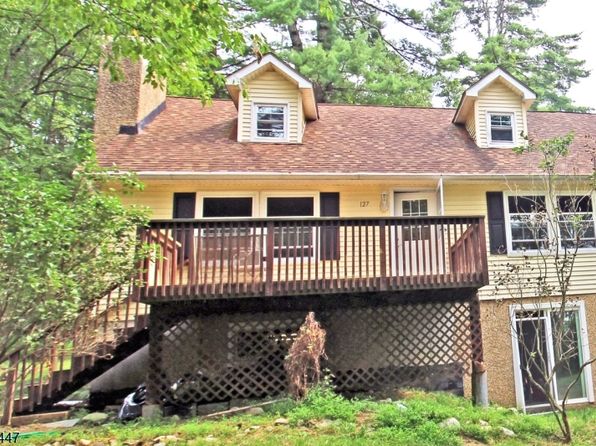 127 Hemlock Hl