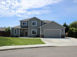 605 Panorama Ct, West Richland, WA 99353