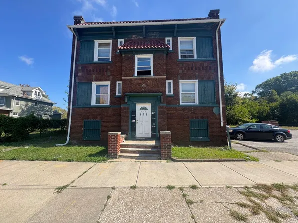 975 Parkwood, Cleveland, OH 44108