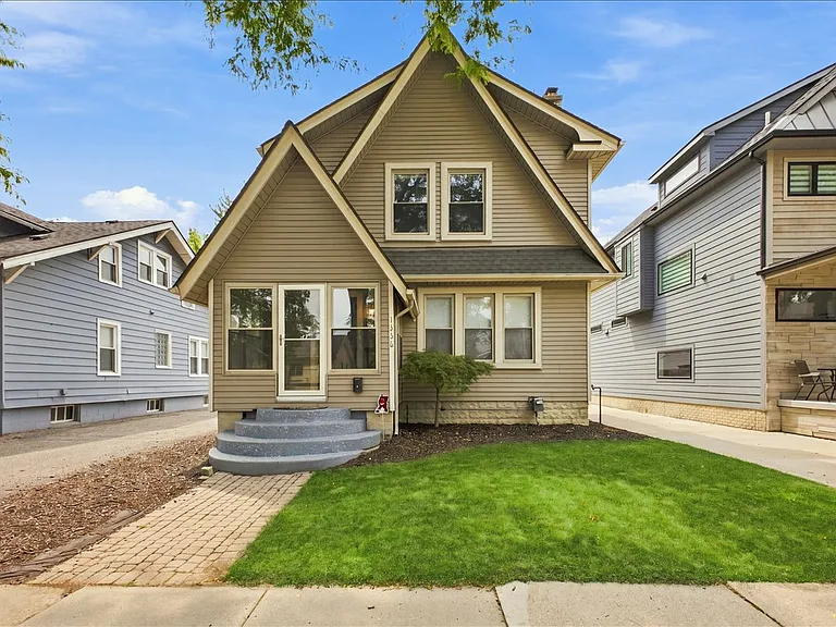 1220 Bird Ave — Photo 2