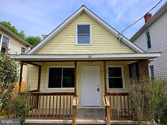 3rd image of 32 E Roberts St