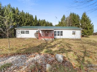 5761 E 80th St, Newaygo, MI 49337