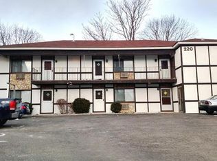 220 Cove Rd APT 1B, Stamford, CT 06902